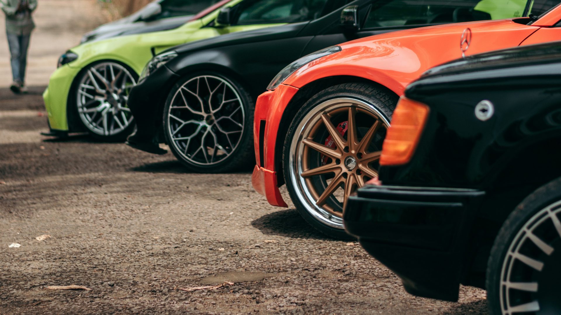 a row of cars parked next to each other